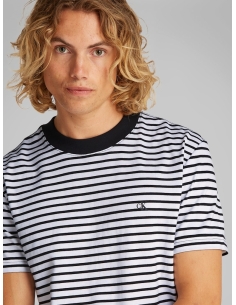 t-shirt męski granatowy Calvin Klein - na modelu przód detale