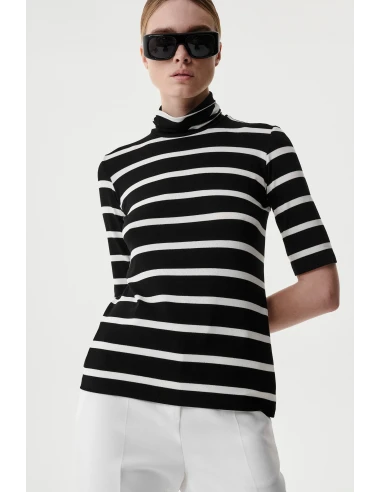 golf damski czarny Echo - stylizacja na modelce przód