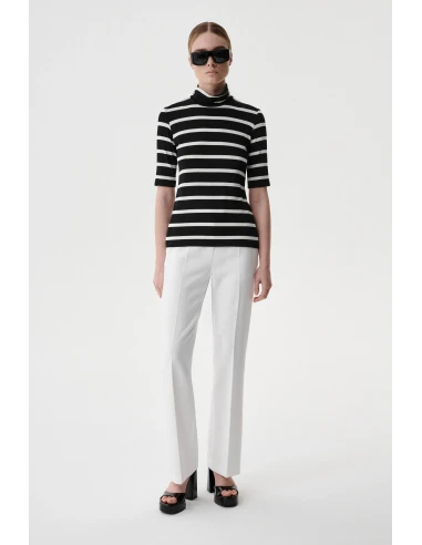 golf damski czarny Echo - stylizacja na modelce przód