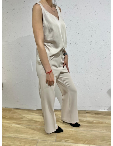 bluzka damska beżowa Echo - stylizacja na modelce przód