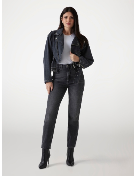 kurtka damska czarna Guess - stylizacja na modelce