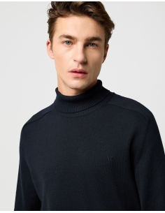 sweter męski czarny TURTLENECK Wrangler przód z bliska