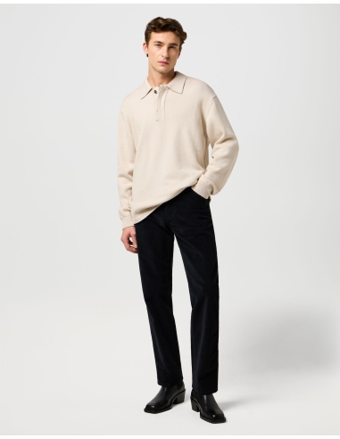 sweter męski beżowy POLO SWEATER Wrangler przód na modelu