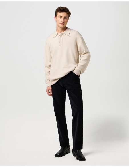 sweter męski beżowy POLO SWEATER Wrangler przód na modelu