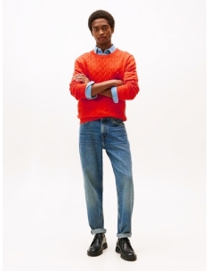 Sweter męski czerwony Tommy Hilfiger - przód na modelu 2