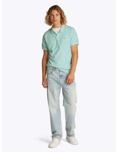 Polo męskie niebieskie Tommy Hilfiger - stylizacja na modelu
